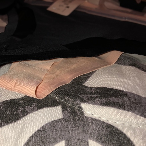 Brand New ❣️ 2 Pack Laser Cut Thongs ❣️ - Picture 4 of 7